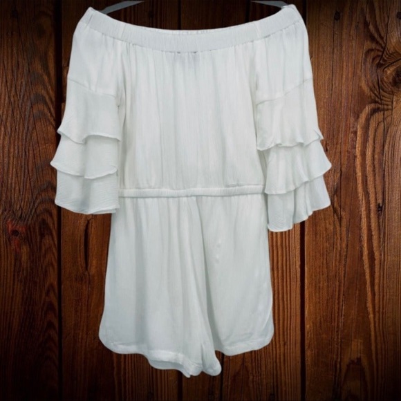 Lulu’s! White off shoulder all in one shorts romper! Flutter sleeves. - Picture 7 of 10
